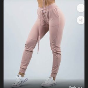 Buffbunny joggers in color Mauve